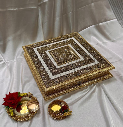 4 Part Mirror Treasure Gift Box 825 gms